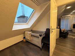 Modern House Gehrden contactless garden