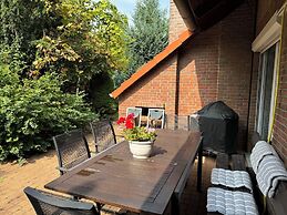 Modern House Gehrden contactless garden