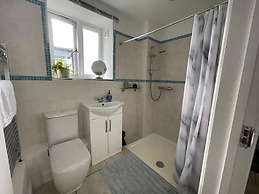 Barn Retreat/ Hottub/ Bbq/ Petsok/wi-fi