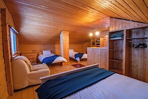 Little Atlin Lodge