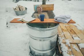 Little Atlin Lodge