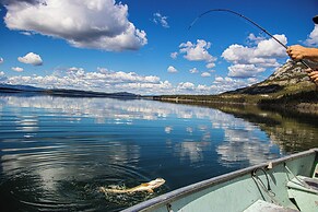 Little Atlin Lodge