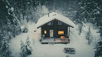 Little Atlin Lodge