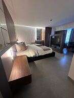 G Hotel