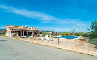 Ca n Canastro in Consell
