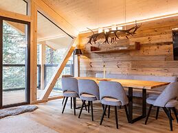 Lavish Chalet With Sauna & hot tub