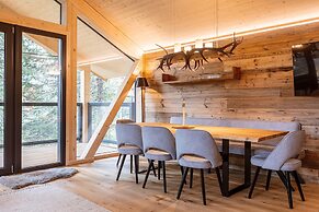 Lavish Chalet With Sauna & hot tub