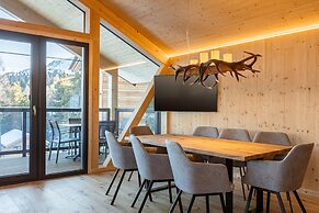 Charming Chalet With hot tub on Balcony