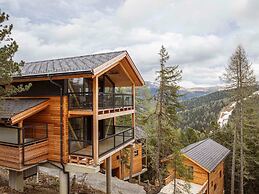 Charming Chalet With hot tub on Balcony