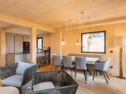 Attractive Chalet Sauna & Hottub