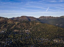 Attractive Chalet Sauna & Hottub