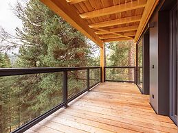 Attractive Chalet Sauna & Hottub