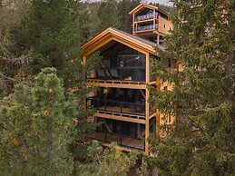 Attractive Chalet Sauna & Hottub