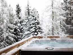 Luxurious Chalet With Outdoor Whirlpool