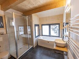 Luxurious Chalet With Outdoor Whirlpool
