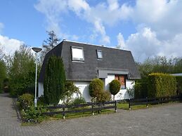 Zeeland Home With Fireplace