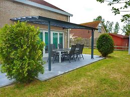 Coastal Bungalow w/ Garden
