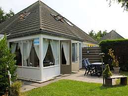 Bright Holiday Home Near Beach