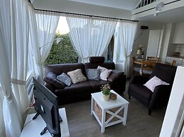 Bright Holiday Home Near Beach