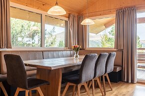 Amazing Chalet With Whirlpool