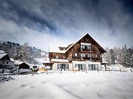 Apartment in Pine Forest Near Ski Slopes