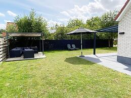 Holiday Home With Pet-friendly Garden