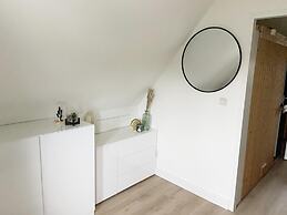 Holiday Home With Pet-friendly Garden