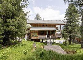 Charming Chalet With Indoor hot tub