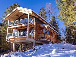 Appealing Chalet With Balcony