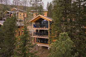 Appealing Chalet With Balcony