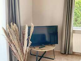 Spacious Stay Near the Sea