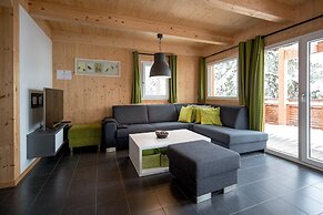 Lush Chalet With Indoor hot tub