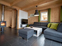Lush Chalet With Indoor hot tub