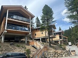Chalet With Sauna on Balcony