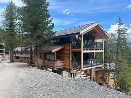 Chalet With Sauna on Balcony