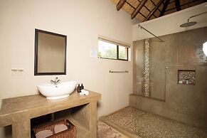 Kubu Bush Lodge