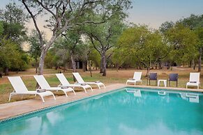 Kubu Bush Lodge