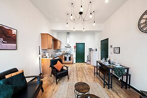 3 Bed Flat - Sleeps 7 - Parking - Wifi