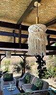 Miluna Oasis Suites - Sleeps4-pool-mountainview