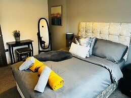 Stay in Comfort , Completely Renovated