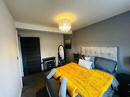 Stay in Comfort , Completely Renovated