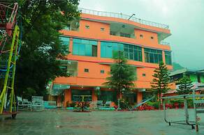 Isfania Continental Hotel