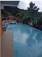 Isfania Continental Hotel