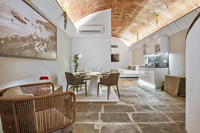King David Suites 102 by Homie