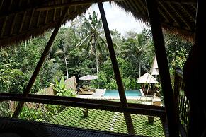 Pitu A Punggul Village Escape