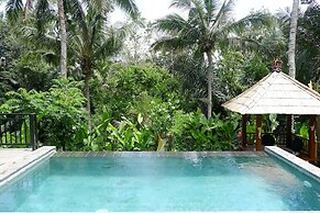 Pitu A Punggul Village Escape