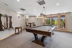 Rundle Cliffs Lodge by Canmore Premier