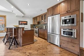 Rundle Cliffs Lodge by Canmore Premier