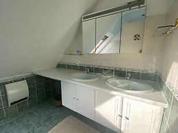 Pretty Holiday Home, Treffiagat