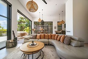 Aviela Luxury Villa